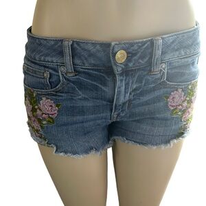 American Eagle jeans denim shorts embroidered frayed boho hippie women’s sz 4